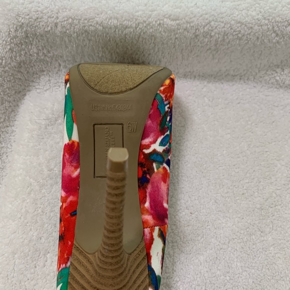 Festive and fun peep toe Sz 6W. Christian Siriano - Picture 8 of 13